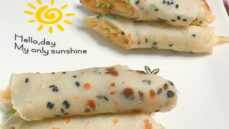 芝麻煎饼,卷土豆丝,切开摆盘