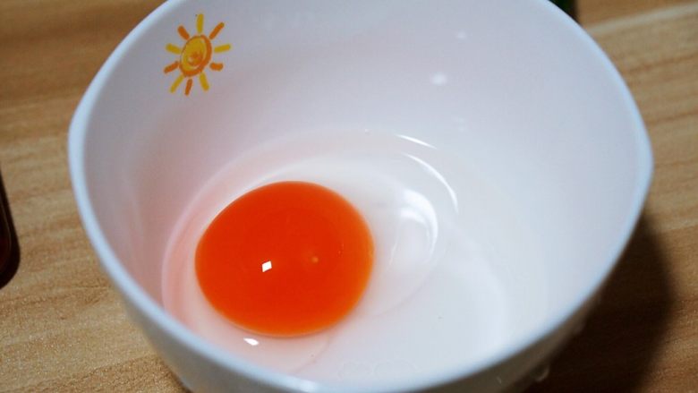 手抓饼版紫薯蛋黄酥-空气炸锅,准备一个鸡蛋(实际上用不完)