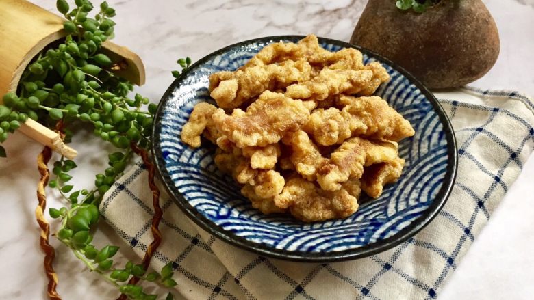 香酥滑嫩的小酥肉,成品～～好吃到停不下来😋😋😋