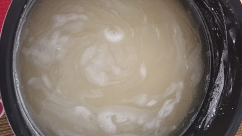 马格利特米酒,放置一天,出现面在下、水在上的分层即可