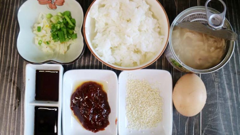 鲜香味美的金枪鱼炒饭,准备食材