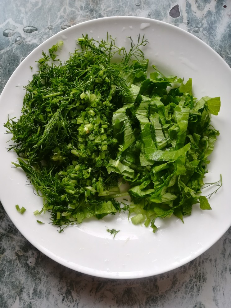 彩色蔬菜炒饭,茴香 小白菜切碎