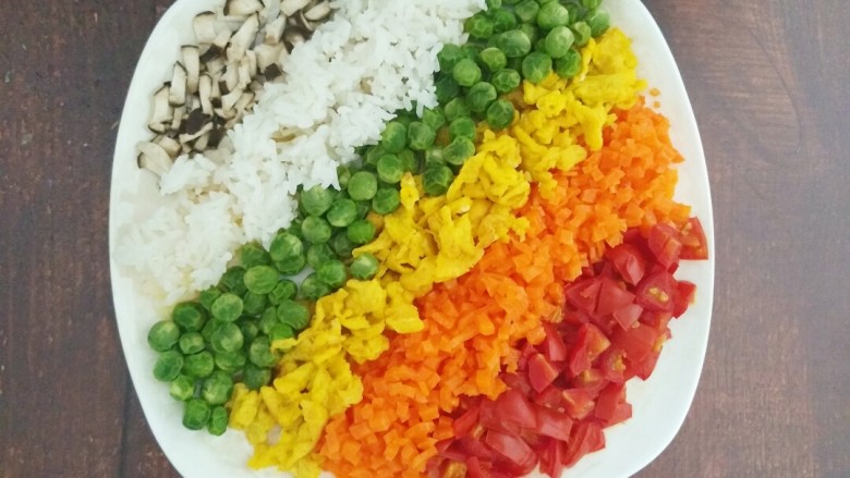 你好,彩虹杂蔬饭,锅内放清水煮沸后放进去蒸5分钟即可。