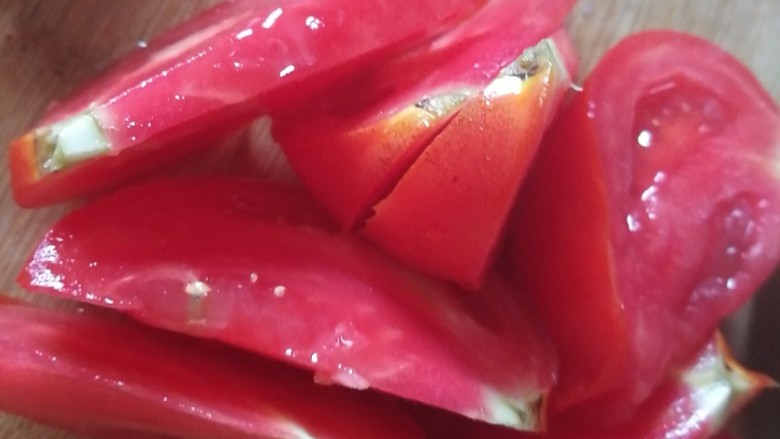 快手菜,五彩杂蔬炒鱿鱼,<a style='color:red;display:inline-block;' href='/shicai/ 3551'>西红柿</a>切块