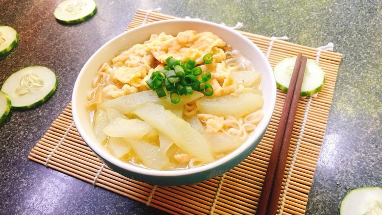 鸡蛋黄瓜面 小清新美味,一碗小清新的黄瓜鸡蛋面就做好了!