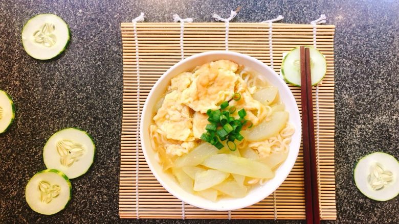 鸡蛋黄瓜面 小清新美味,我相信你会爱上这简单的美味的~~~