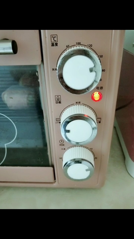 培根土豆泥饭包,一百八十度上下火烤25分钟!