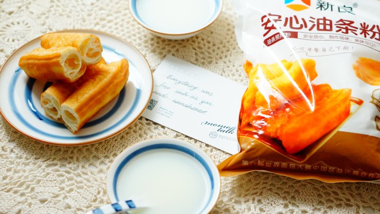 油条,配豆浆,营养不错。