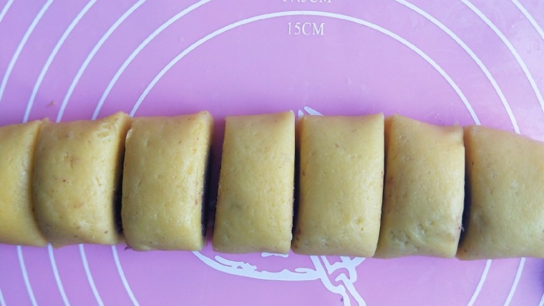 烘焙零失败,✨手把手教你做口感香酥一口酥
,切成均匀小段。