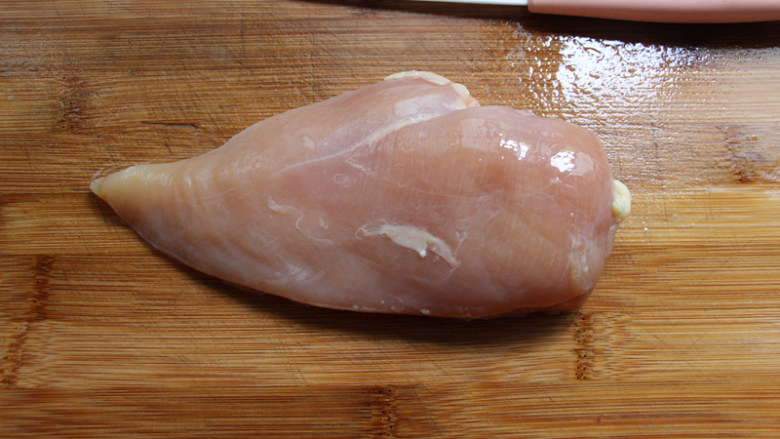 蒜煎鸡胸肉,<a style='color:red;display:inline-block;' href='/shicai/ 101'>鸡胸肉</a>一块,解冻,能买到新鲜的最好