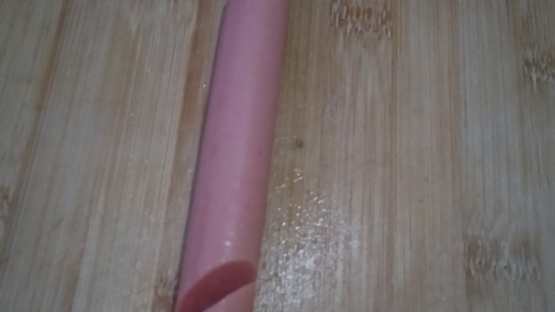 洋葱鸡蛋饼,取肠,照图切。