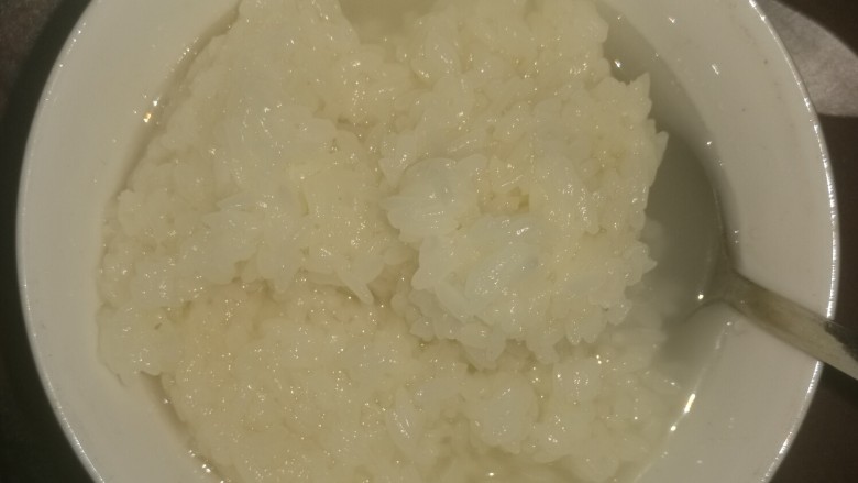 自制糯米甜酒,除了夏天解暑外,还可以给老婆美容哦,男士们行动吧,当一件事情成功后,会自豪的。