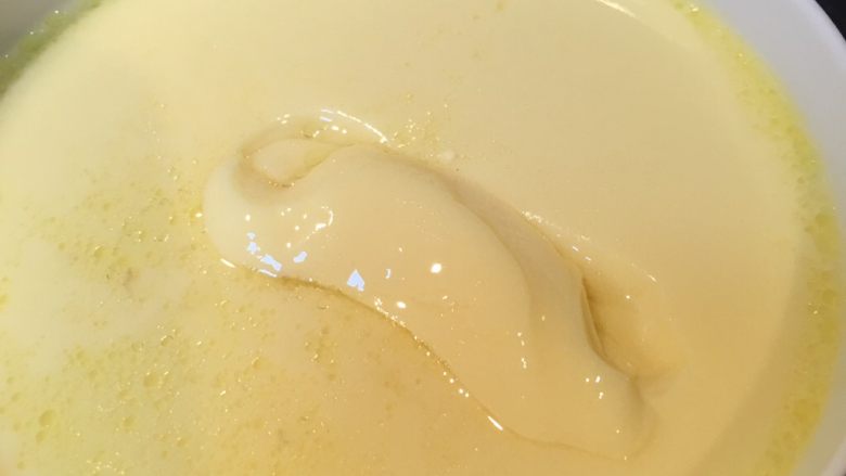 高汤蒸嫩蛋,看图,比豆花还嫩,轻轻㨪动,还会象果冻一样左右抖动😄😂