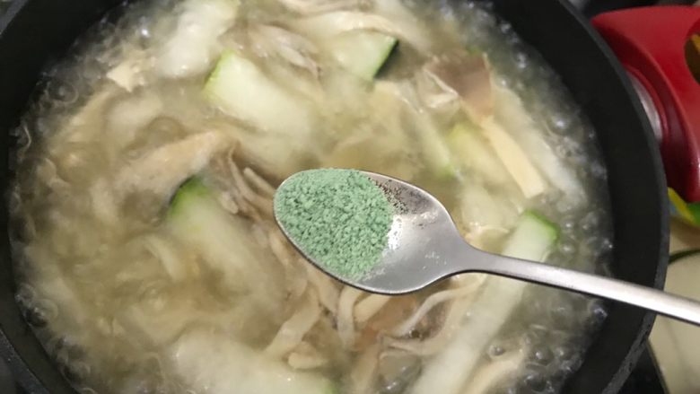 秀珍菇冬瓜肉片汤,一丢丢蔬之鲜（鸡精）