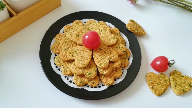 葱香爱心饼干,酥脆咸香。