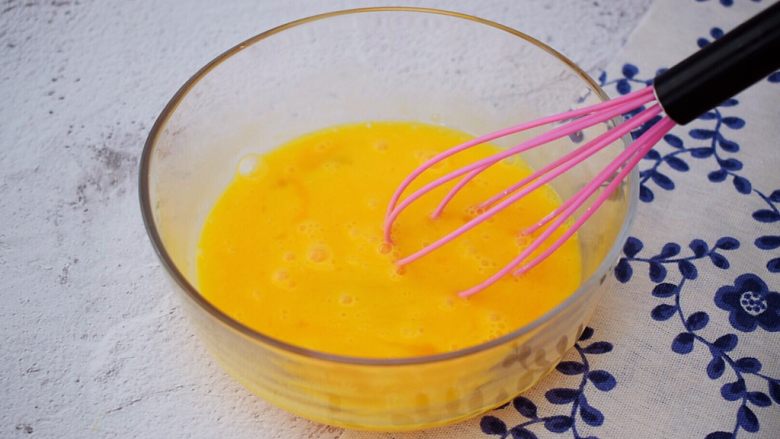 厚蛋烧,搅打均匀