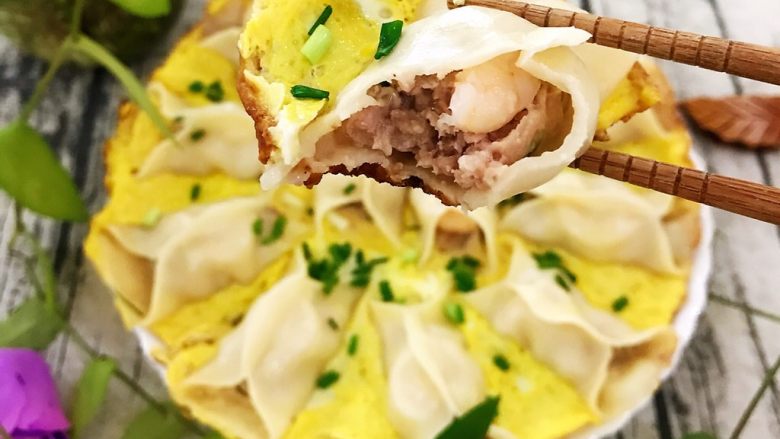 抱蛋虾仁煎饺,咬一口,就吃到虾仁了