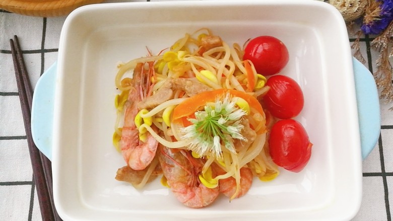 快手菜,肉丝豆芽爆海虾,豆芽清脆爽口,海虾清甜,肉丝香嫩