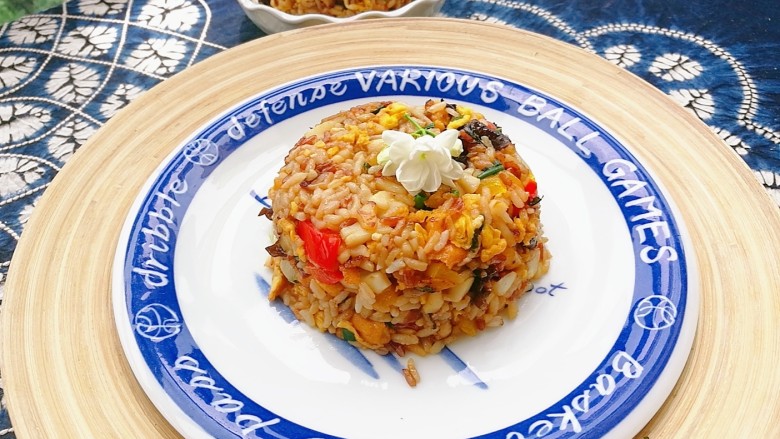 快手菜,五彩杂蔬鱿鱼饭,五彩缤纷又香气扑鼻的一碗炒饭