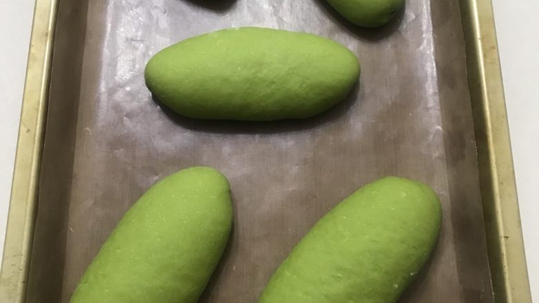 抹茶紫米麻薯软欧,送进发酵箱,温度在35度湿度保持在80%左右