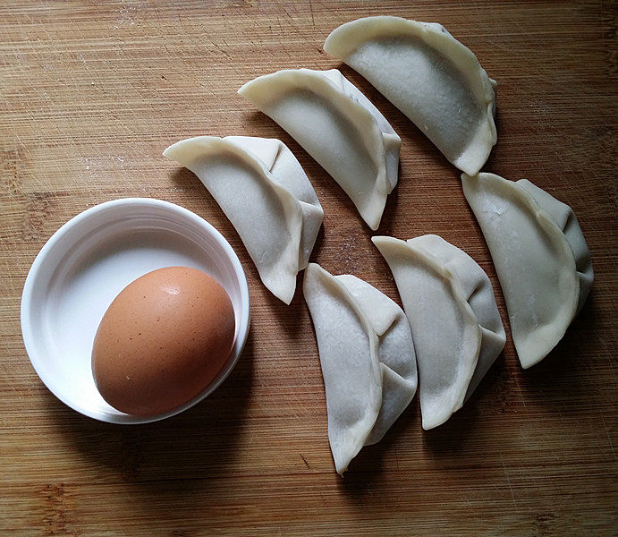抱蛋煎饺,备好食材,为现包的纯肉馅<a style='color:red;display:inline-block;' href='/shicai/ 3651'>饺子</a>
