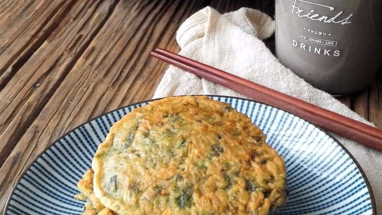 香椿蛋饼,早餐配一杯豆浆