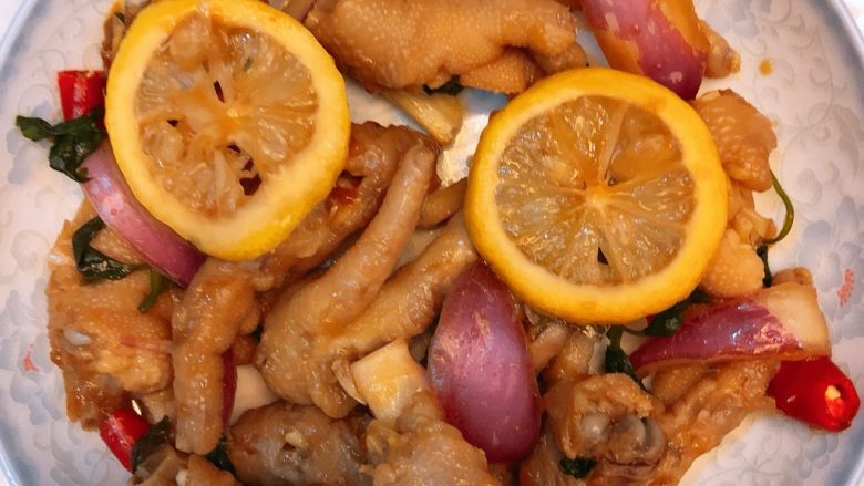 颜值爆高的家常菜
,这个网红鸡爪也是看做的人多了，自己尝试了下