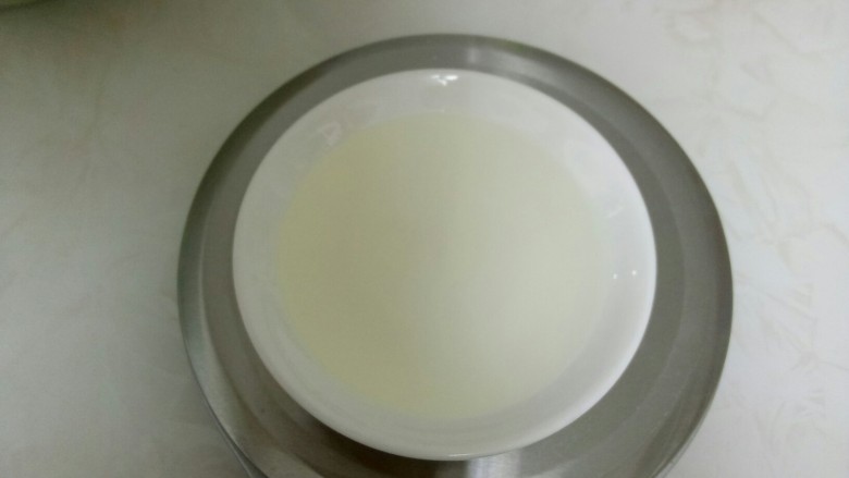 南瓜蛋糕,<a style='color:red;display:inline-block;' href='/shicai/ 116013'>葵花籽油</a>准备好。