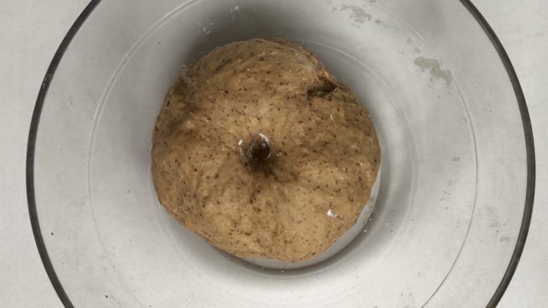 红枣红糖馒头,手指沾少许面粉可以戳一个洞不回弹也不收缩即可
