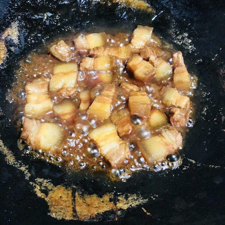 侨乡风味粽子,五花肉煮至收汁即可