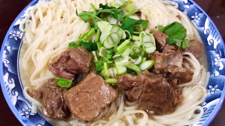 牛腩汤面,自己在家做就是量足吃起来超级过瘾