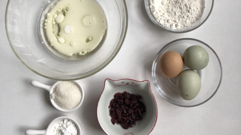 蔓越莓杯子蛋糕,准备材料如上图