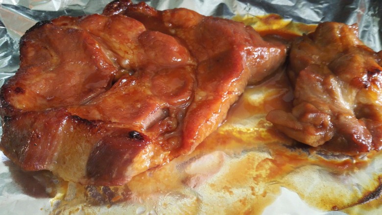 叉烧肉,烤箱二百度上下火烤致三十分钟左右(具体时间根据自家烤箱来定)