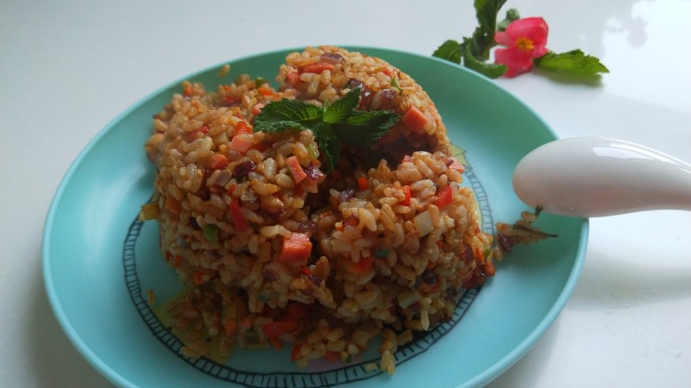 粒皆辛苦之洋葱蛋炒饭,米饭一粒一粒的倒扣不行了，自动散开了。