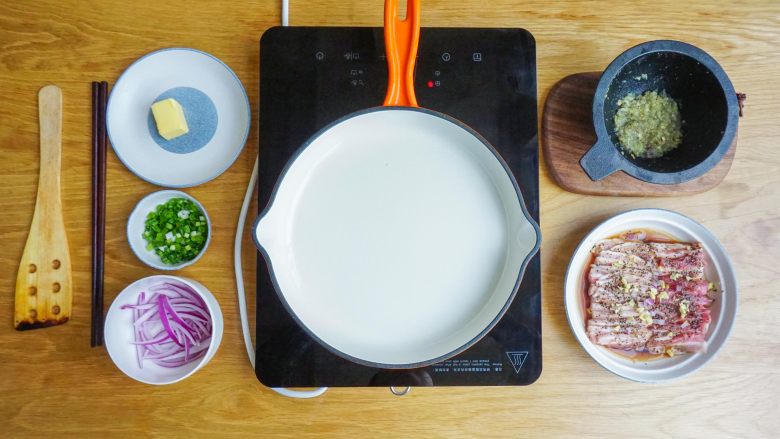 姜汁五花肉,▌原材料
五花肉、洋葱、香葱、姜蒜泥、黄油、糖、盐、生抽、料酒