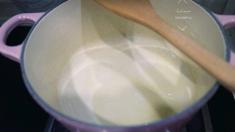 LC珐琅锅菠萝炒饭,LC小锅中火即可,放油
