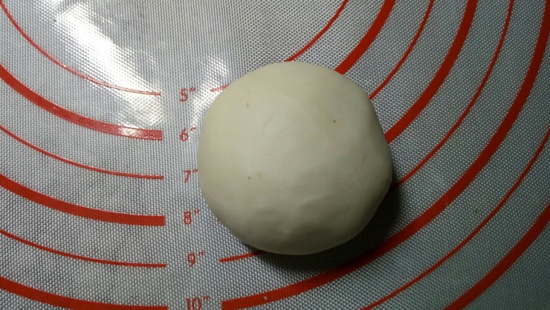 萌粽豆沙包,包好后,接口朝下。