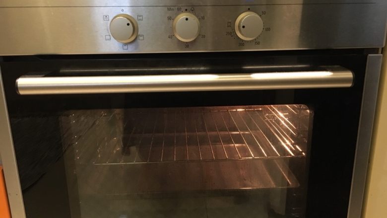 绑起来之柠檬烤鸡,预热烤箱220度