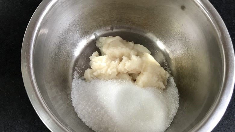 老式桃酥,加入盐和幼砂糖或者绵白糖也可以,千万不要加粗粒的砂糖,不好融化。
