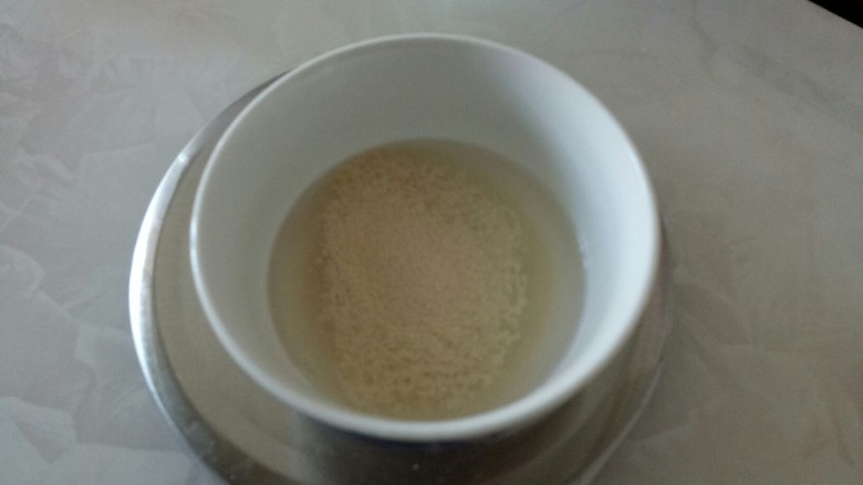 榴莲米糕塔,加入酵母,搅拌均匀。