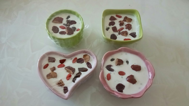 榴莲米糕塔,盖上保鲜膜。