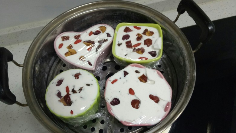 榴莲米糕塔,凉水上锅,大火烧开。
