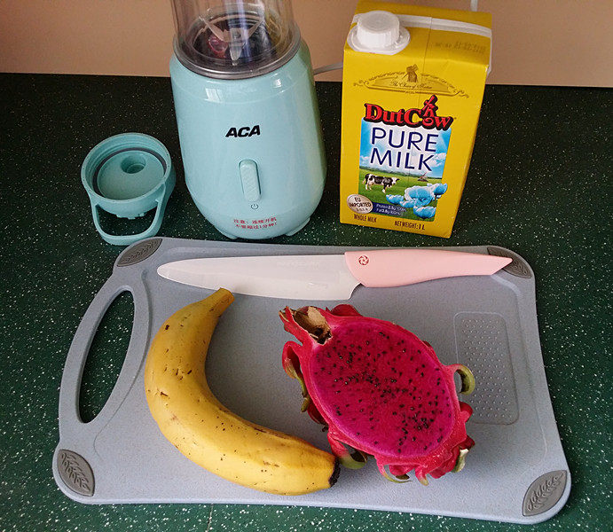 香蕉火龙果牛奶棒冰,备好食材