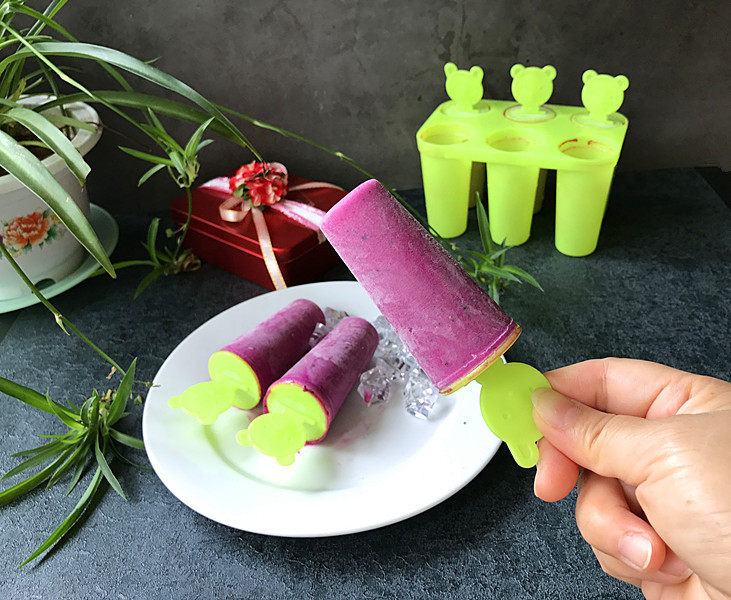 香蕉火龙果牛奶棒冰,自制棒冰，不仅颜值高，营养好，还安全放心，多好