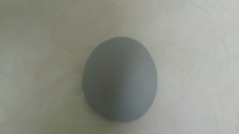 三种口味的千层蒸糕,活成光滑的面团。