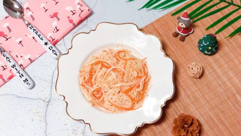 【宝宝辅食】鸡丝凉拌面,鸡丝凉拌面 get ✔,满足宝宝的胃,美翻你的心~