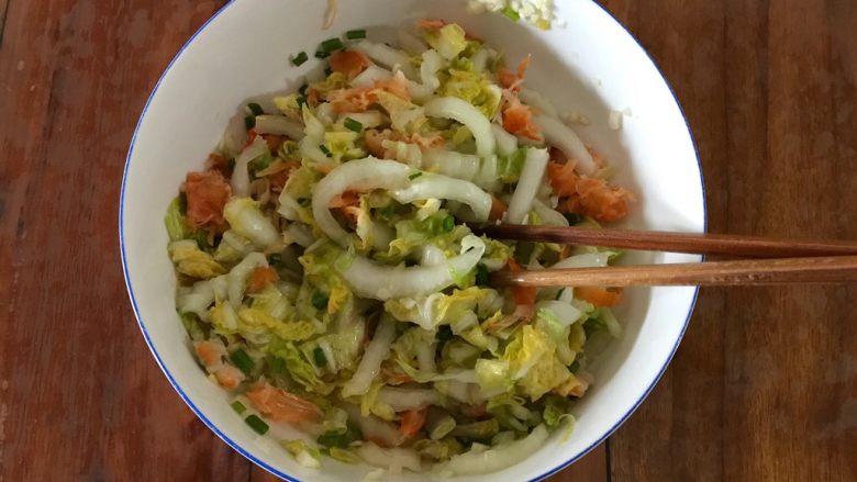 虾干拌娃娃菜,搅拌均匀,即可