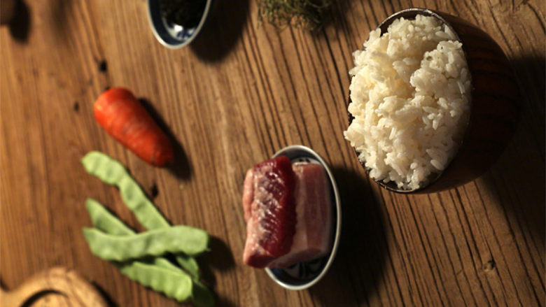 吃过一次就停不下来:橄榄菜四季豆肉丁蛋炒饭,所需食材如图