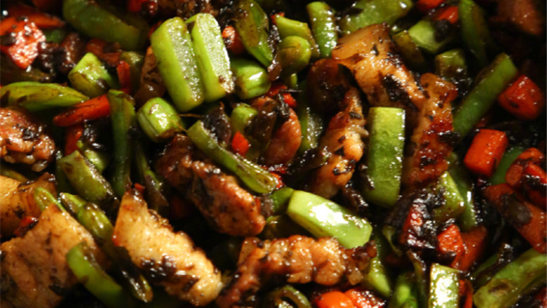 吃过一次就停不下来:橄榄菜四季豆肉丁蛋炒饭,炒到这样