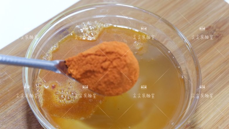 自制红油,开始第一次放1/3的辣椒粉,这个是增香